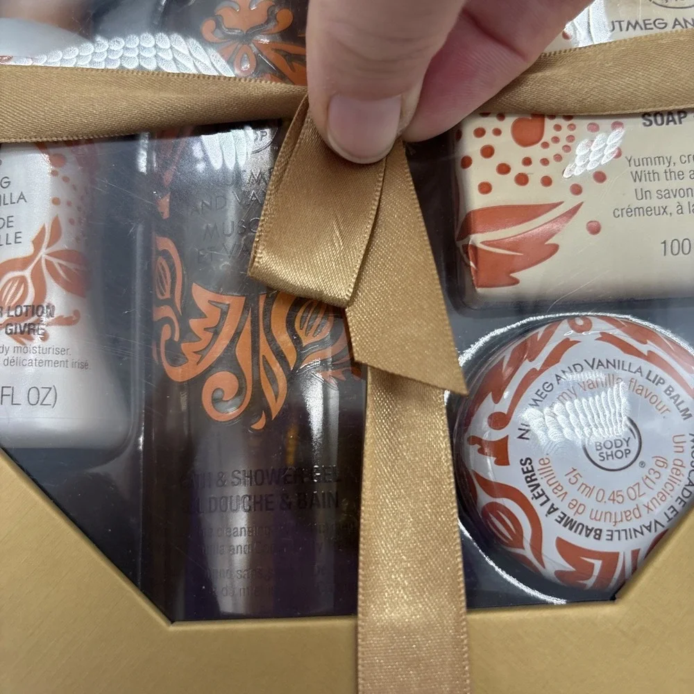 Rare Old Stock, Discontinued The Body Shop Nutmeg/ Vanilla Wrapped 5 Pc Gift Set